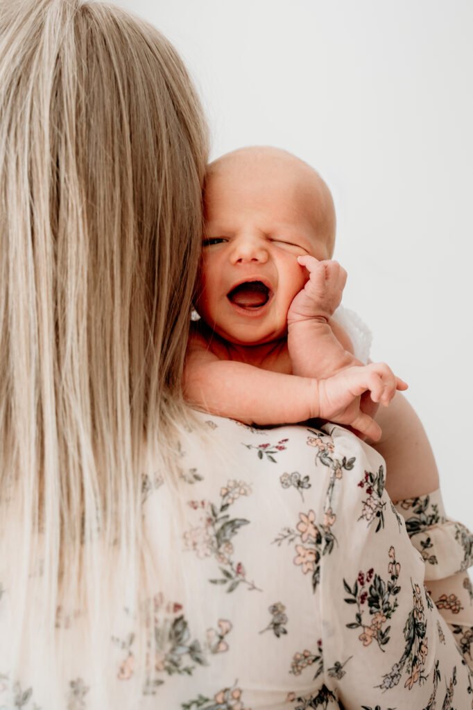 Newbornkuvaus, vastasyntyneenvalokuvaus, newbornkuvaus studiossa joensuu